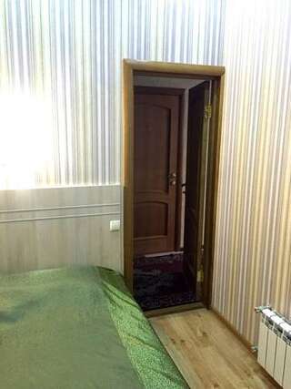 Гостиница Lucky Симферополь Бюджетный двухместный номер с 1 кроватью-4