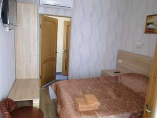 Гостиница Lucky Симферополь Двухместный номер с 1 кроватью и душем-3