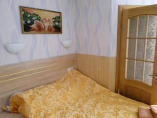 Гостиница Lucky Симферополь Двухместный номер с 1 кроватью и душем-1